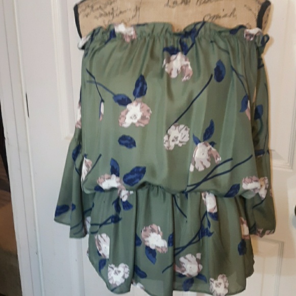 Blouse - Picture 2 of 8